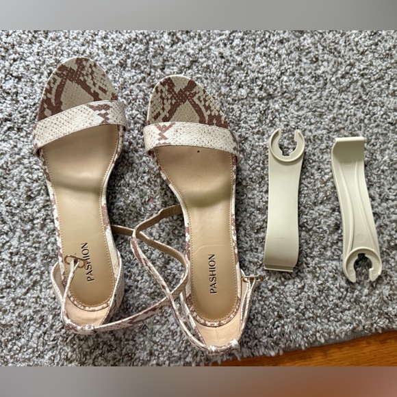 Pashion Footwear Ivory Snake Skin Ankle Strap Sandals 8 - Picture 1 of 6